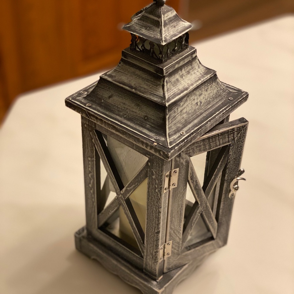 Cole & Bright ~ Heartland Battery Powered Lantern ~ Brand New!